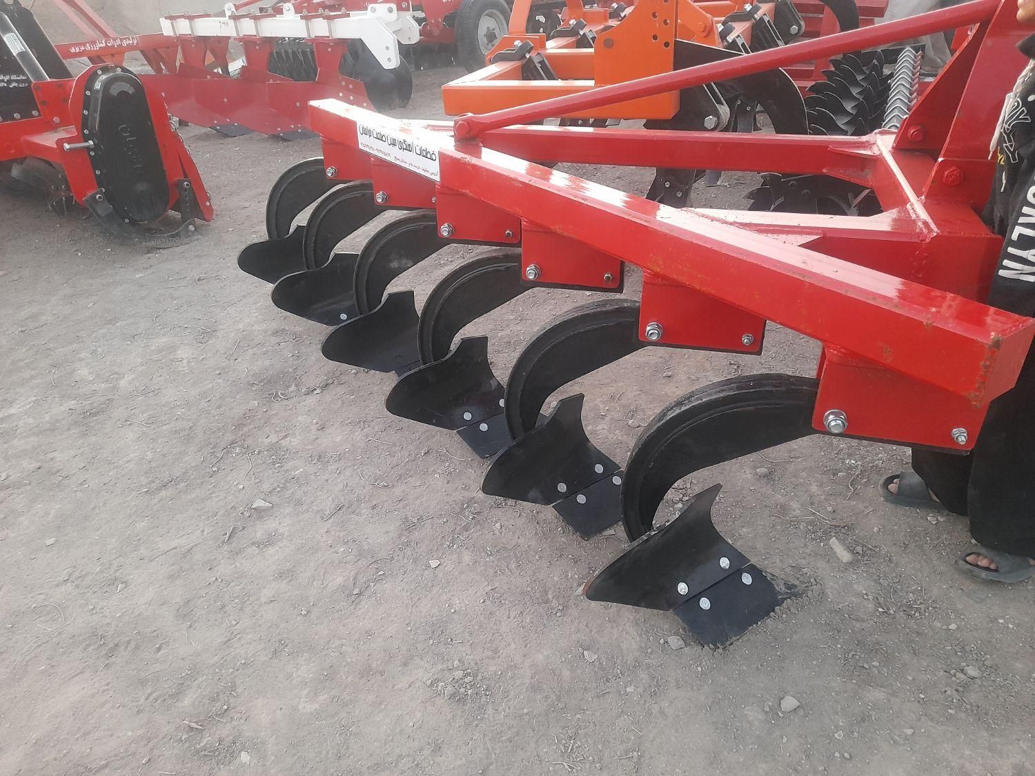 تصویر 4 از گاوآهن 6 خیش با آرایش خطی ویژه برای کشاورزی گسترده